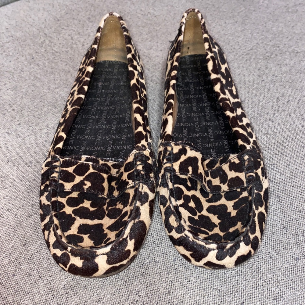 vionic flats cheetah leopard print